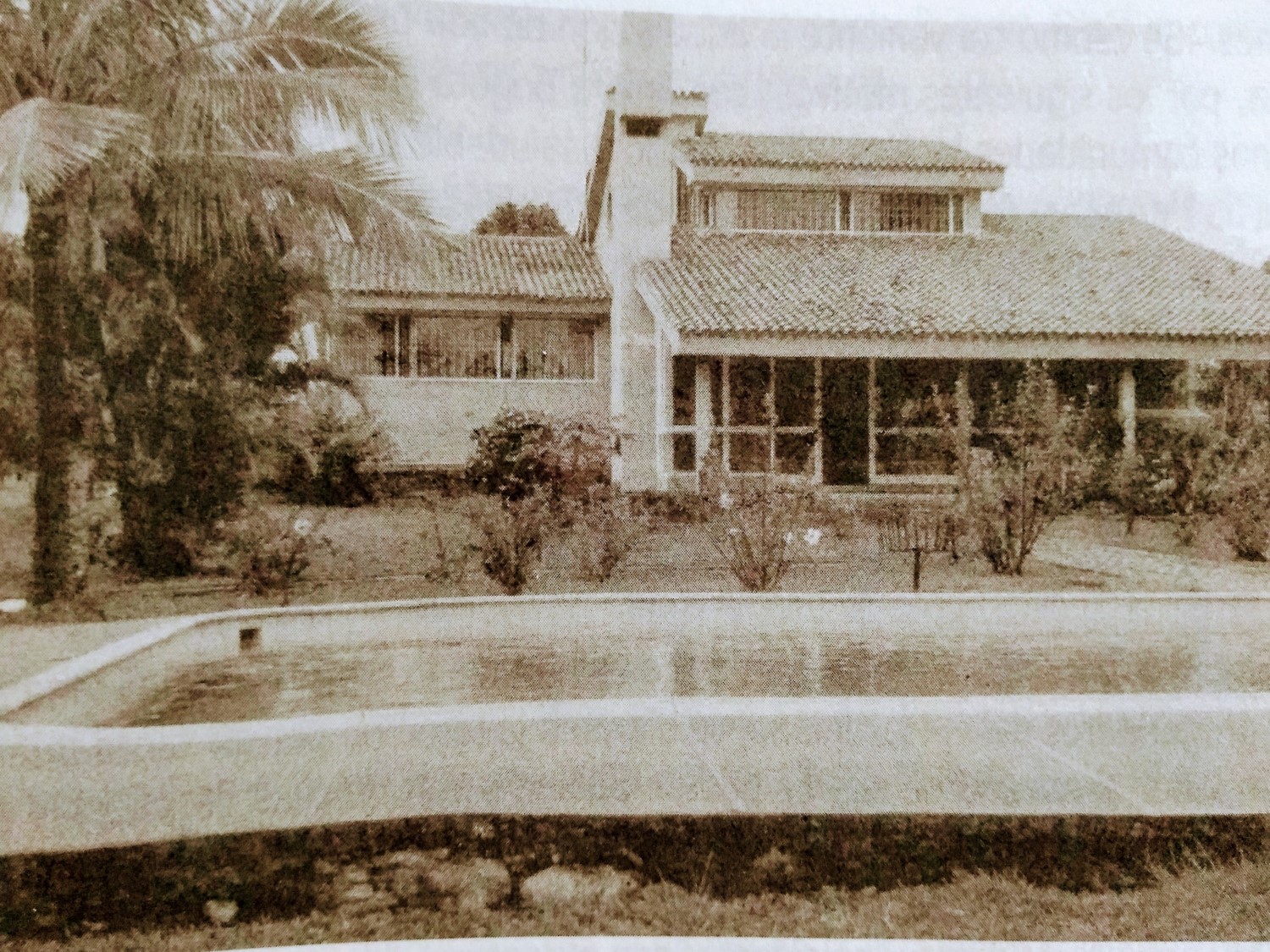 La casa y sus jardines en una fotografía antigua